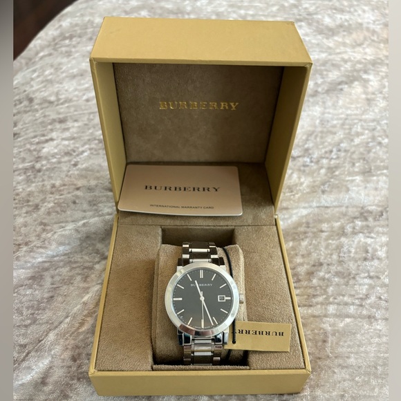 Burberry Unisex Watch - Picture 1 of 5